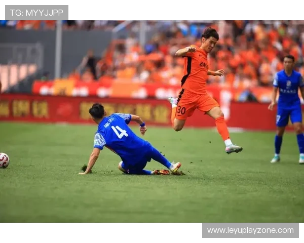 云南玉昆奥斯卡制造点球并成功进球,表现持续高效 云南玉昆奥斯卡制造点球并成功进球,表现持续高效