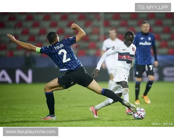 中日德兰与凯尔特人雨中激战,场地湿滑影响发挥 中日德兰与凯尔特人雨中激战,场地湿滑影响发挥