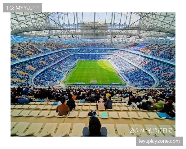 大连梭鱼湾足球场61698人观战，刷新本赛季中超单场观众纪录